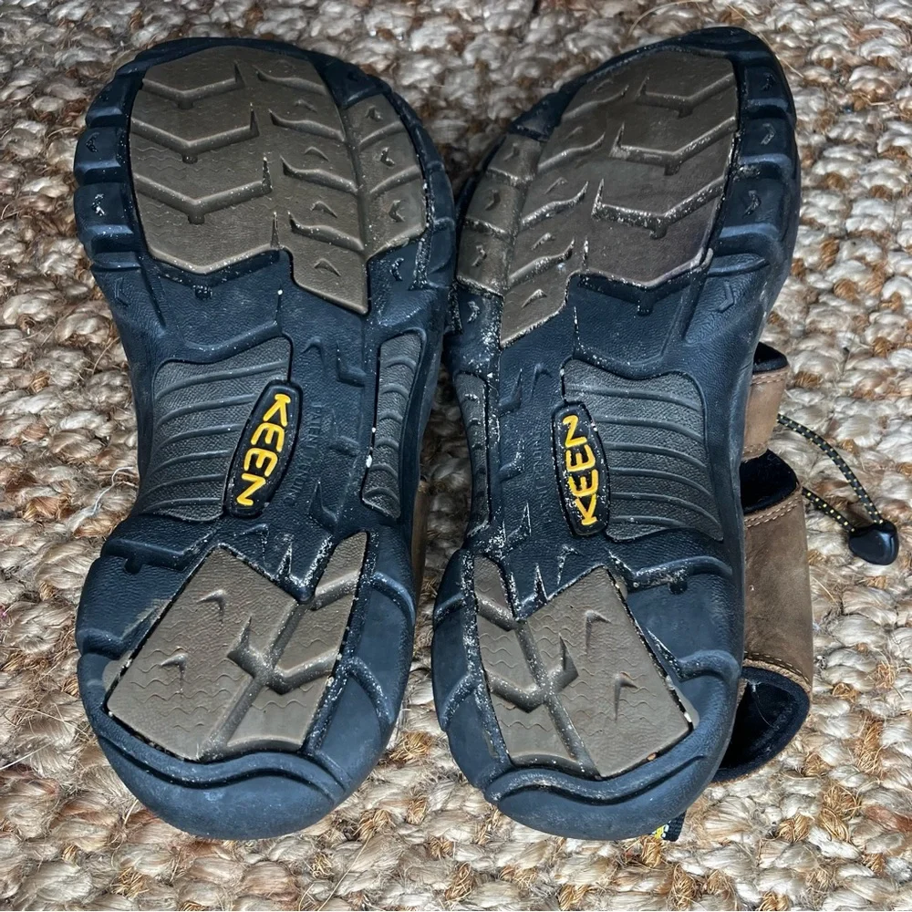 Keen Men’s Newport sandal 11.5 Bison Brown leather